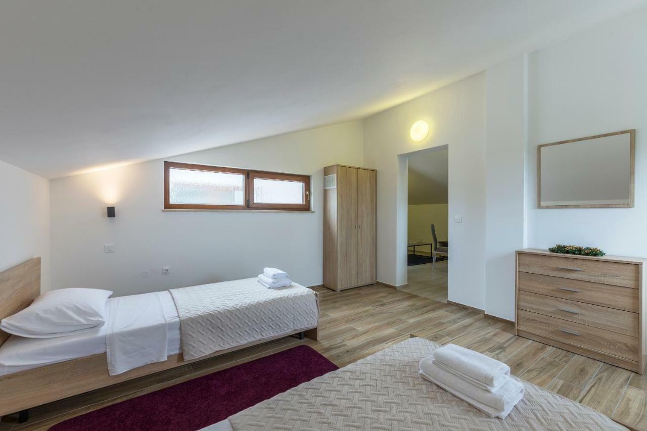 Apartmani Suzi Pula Exterior photo