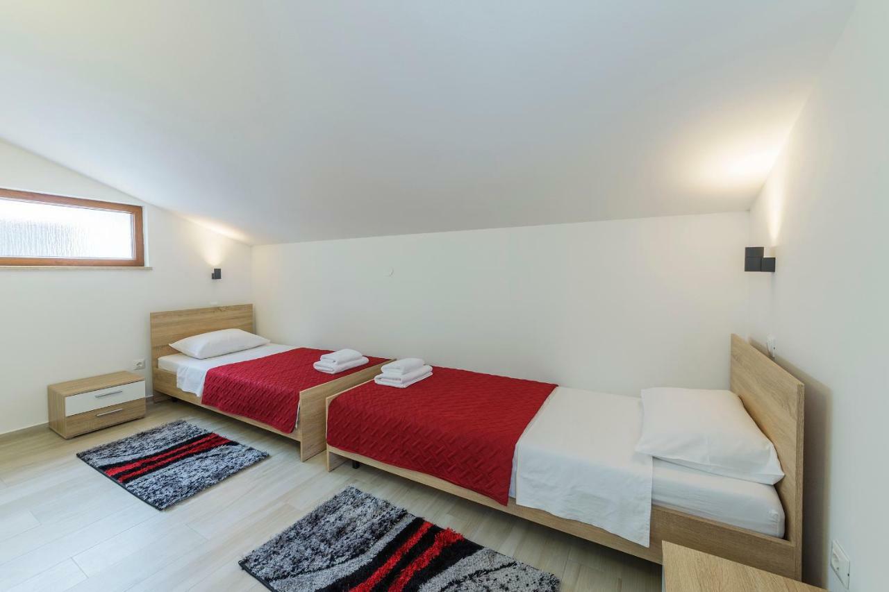 Apartmani Suzi Pula Exterior photo